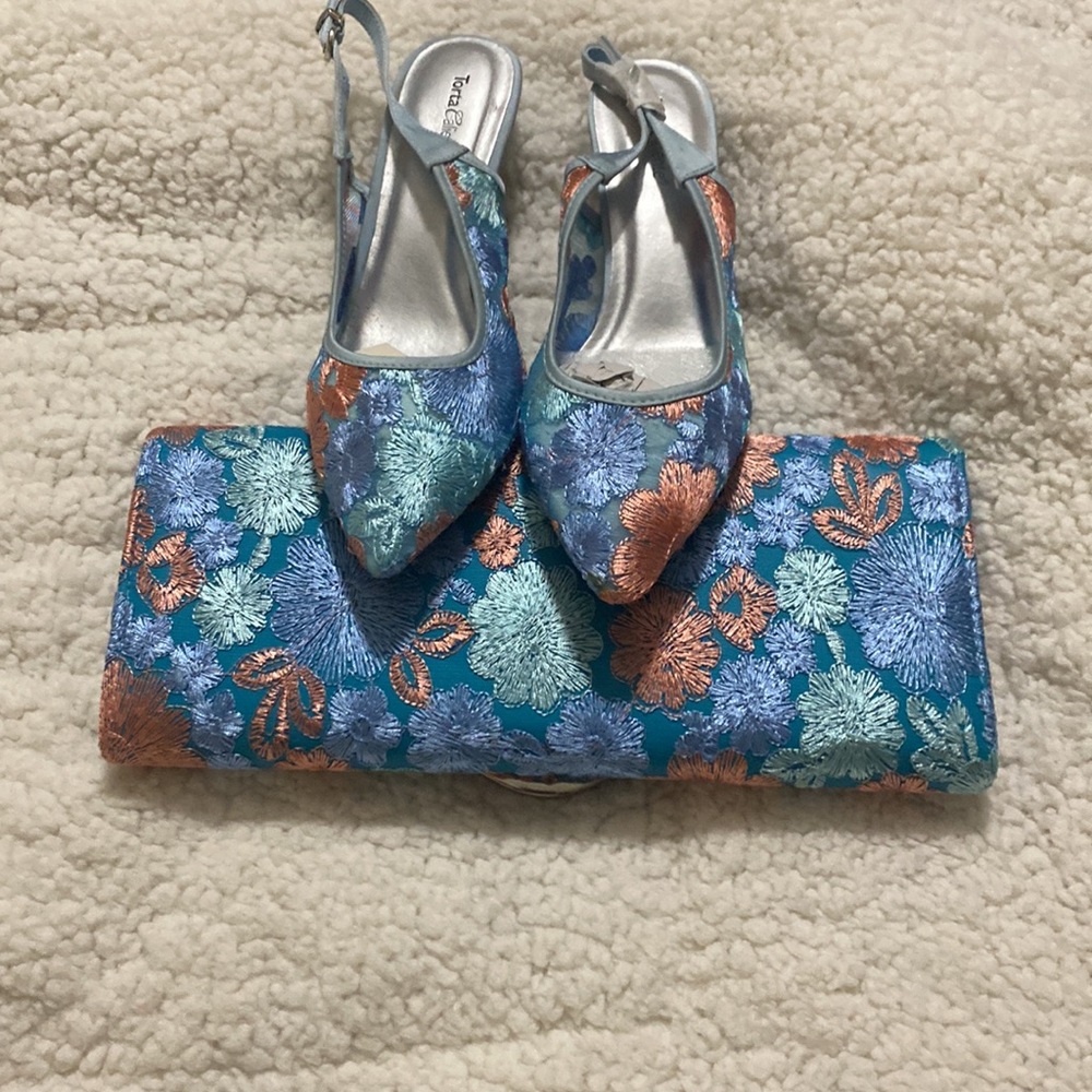 Torta Caliente shoe & Clutch - Picture 9 of 9